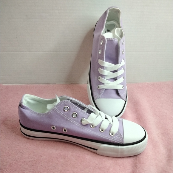 Womens size 5 lavender canvas shoes - Picture 2 of 7